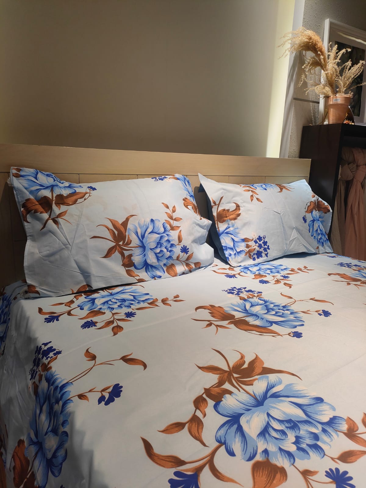 Vintage flower bedsheet